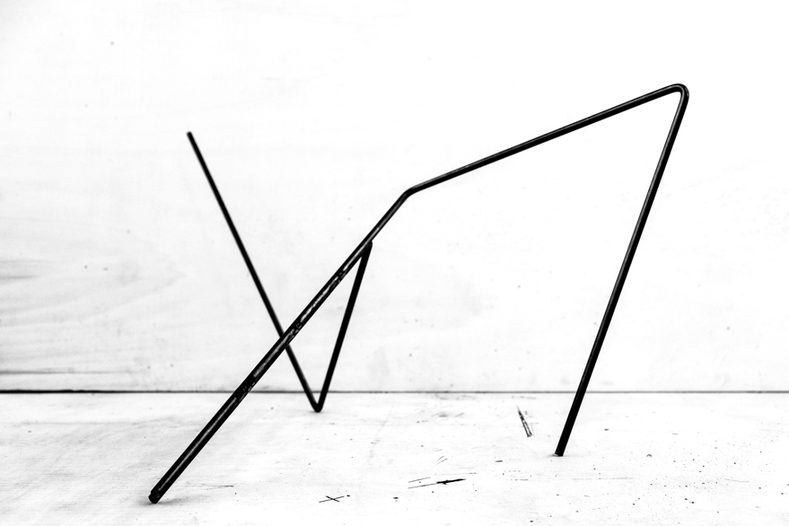 Pippo Lionni 20220109 43°11° steel rod sculpture 53x101x57cm