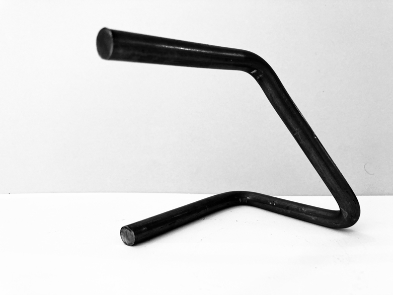 Pippo Lionni 20220218 43°11° steel rod sculpture 09 x 15 x 09 cm