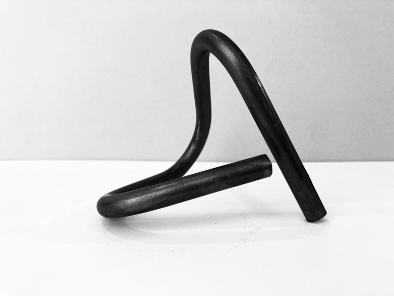 Pippo Lionni 20220219 43°11° steel rod sculpture 09 x 10 x 10 cm