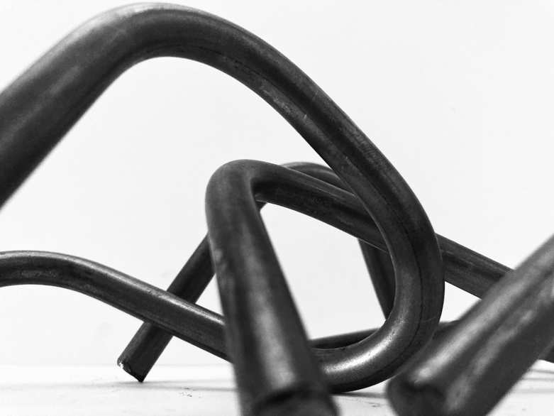 Pippo Lionni 20220306 43°11° steel rod sculpture 08 x 22 x 16 cm