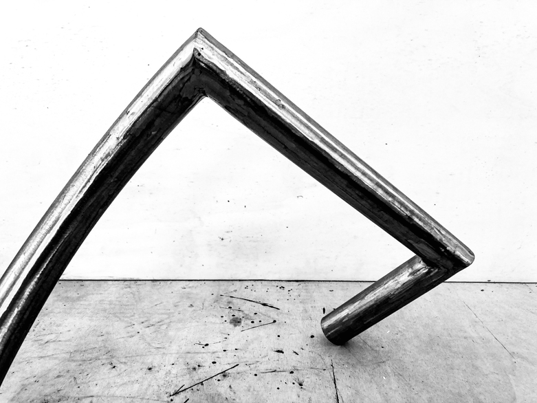 Pippo Lionni 20230125 43°11° steel rod sculpture 36 x 72 x 52 cm